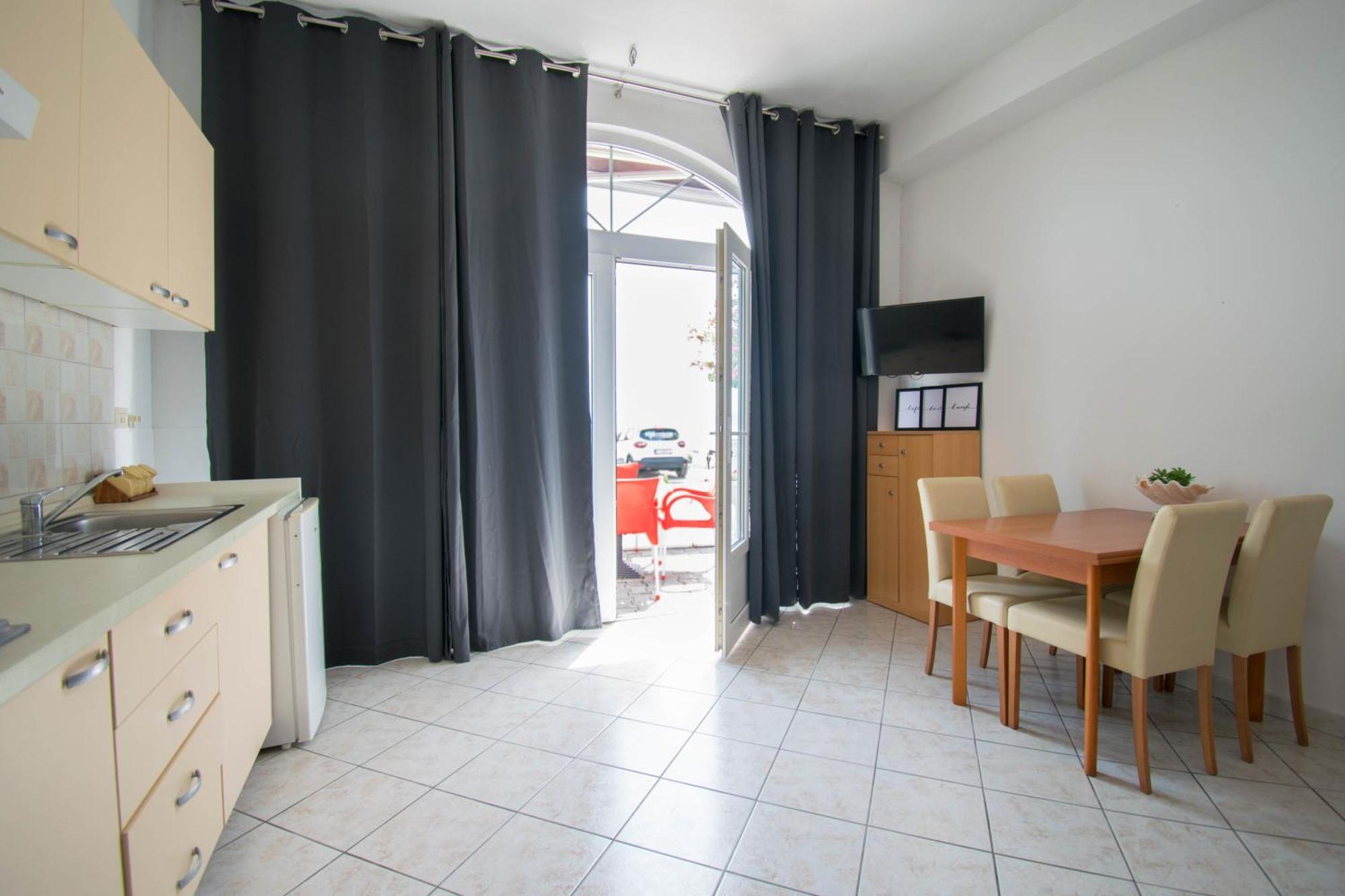 Apartments Manuela - Baška Voda Εξωτερικό φωτογραφία